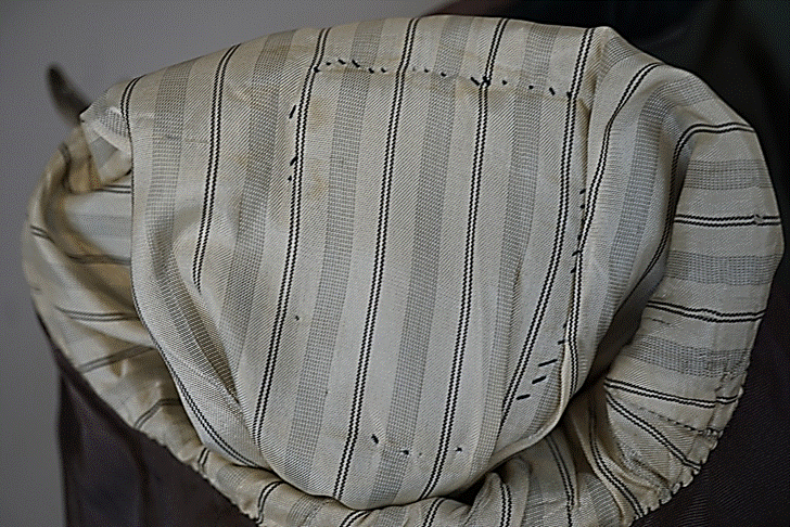 A close-up of a hat

AI-generated content may be incorrect.