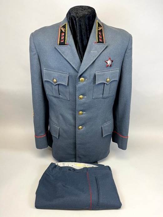 A uniform and pants on a mannequin

AI-generated content may be incorrect.