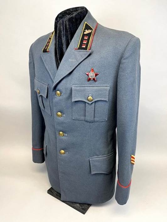 A military uniform on a mannequin

AI-generated content may be incorrect.