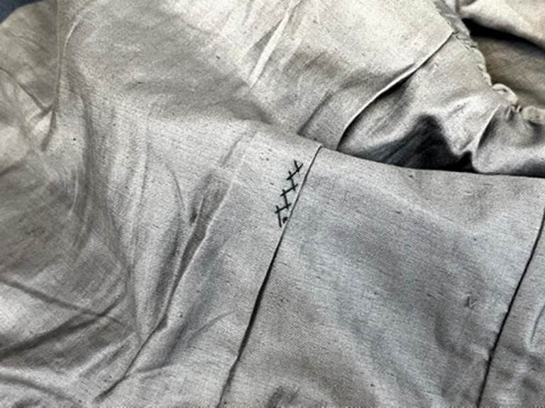 A close-up of a piece of fabric

AI-generated content may be incorrect.