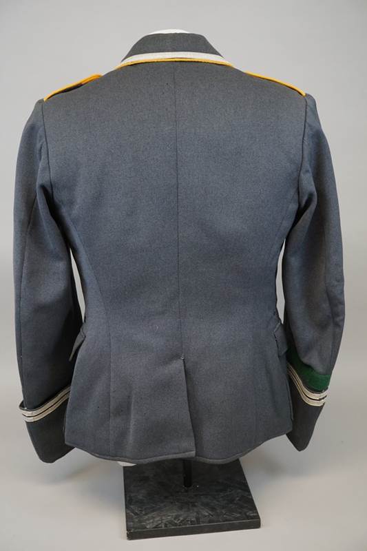 A back of a jacket

AI-generated content may be incorrect.