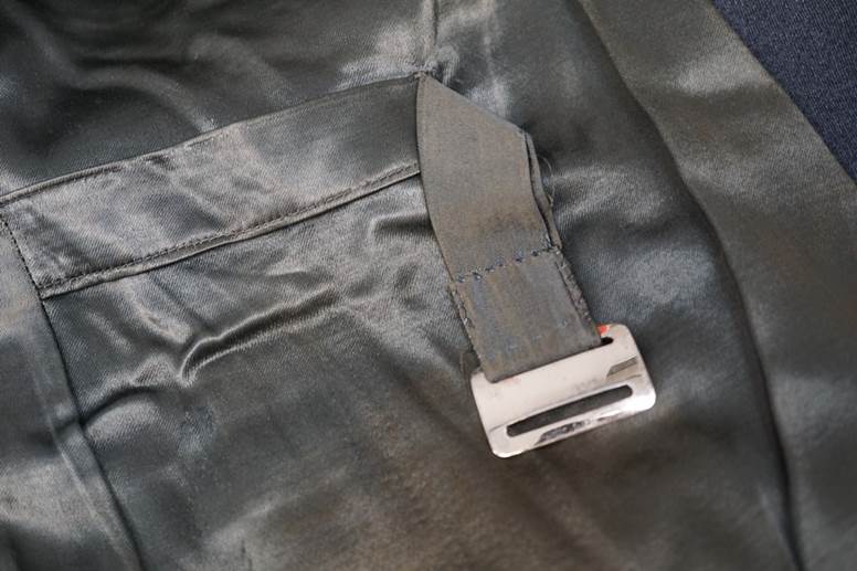 A seat belt on a black fabric

AI-generated content may be incorrect.