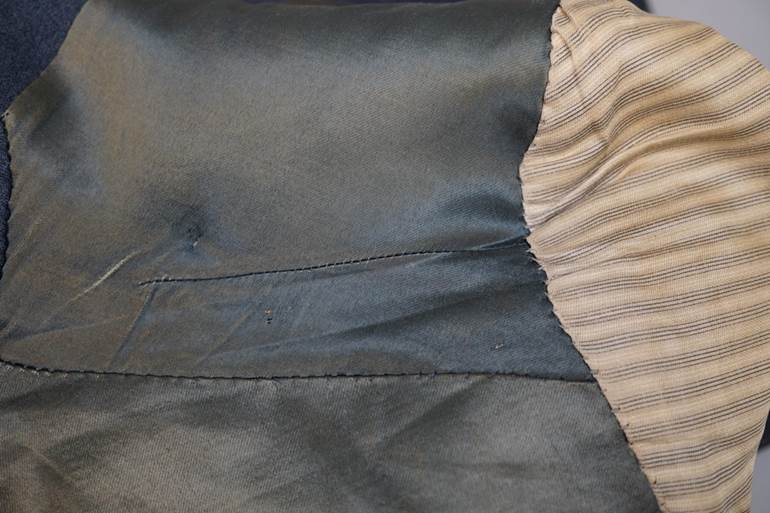 A close-up of a fabric

AI-generated content may be incorrect.