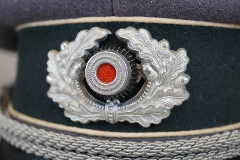 A close-up of a hat

AI-generated content may be incorrect.