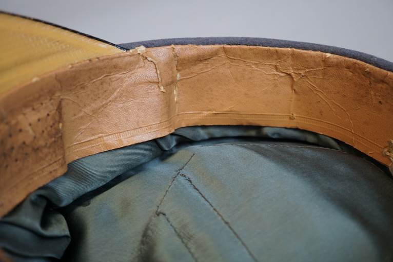 A close-up of a hat

AI-generated content may be incorrect.