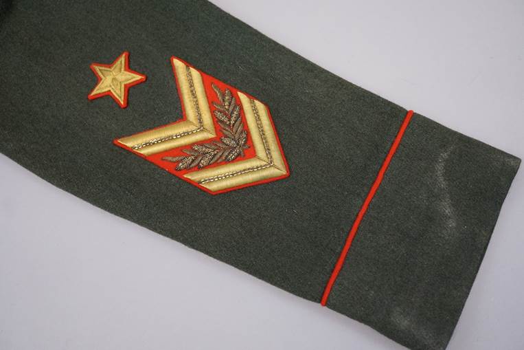 A close-up of a military uniform

AI-generated content may be incorrect.