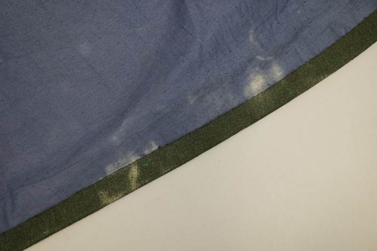 A close-up of a blue fabric

AI-generated content may be incorrect.