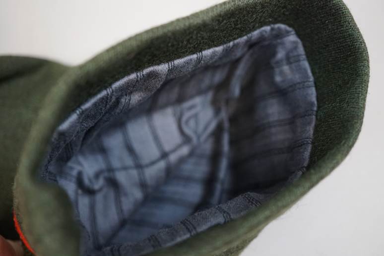 A close-up of a green hat

AI-generated content may be incorrect.