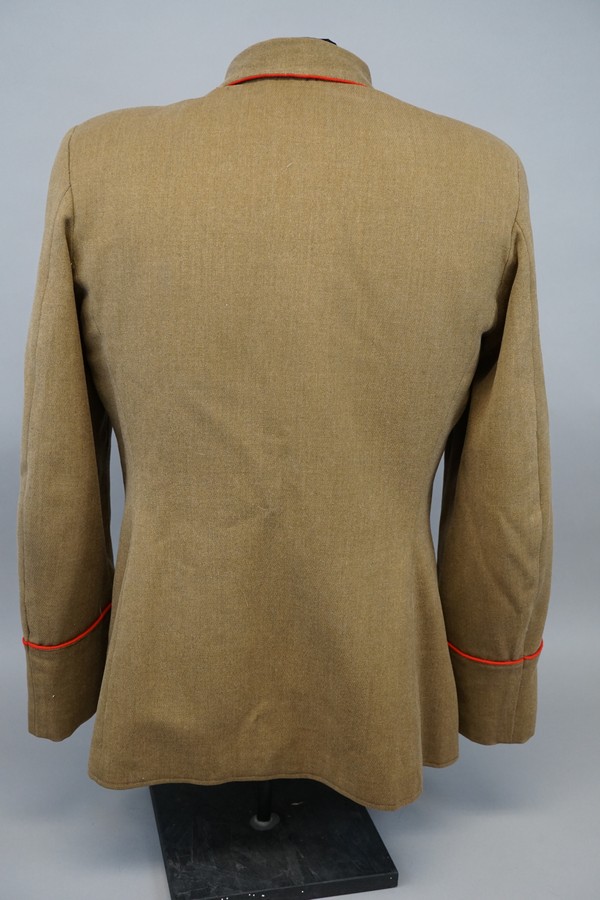 A back view of a brown jacket

AI-generated content may be incorrect.