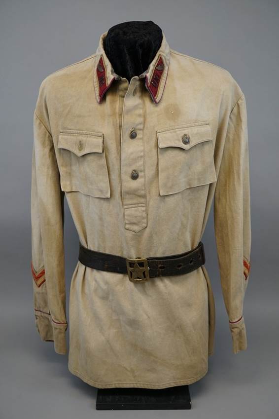 A close-up of a dress

AI-generated content may be incorrect.