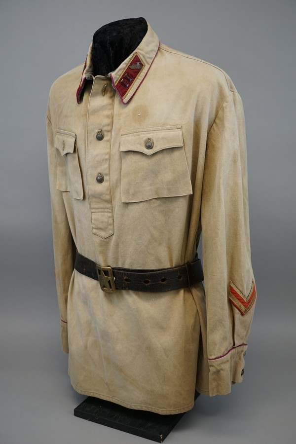 A close-up of a military uniform

AI-generated content may be incorrect.