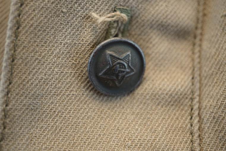 A button on a fabric

AI-generated content may be incorrect.