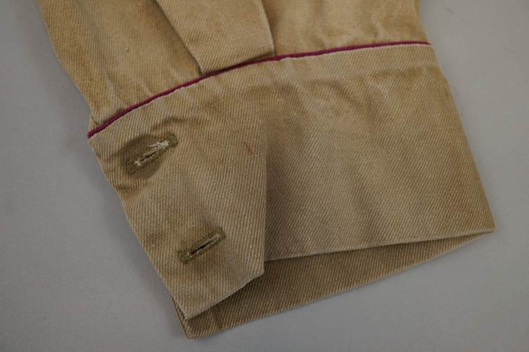 A close-up of a brown pants

AI-generated content may be incorrect.