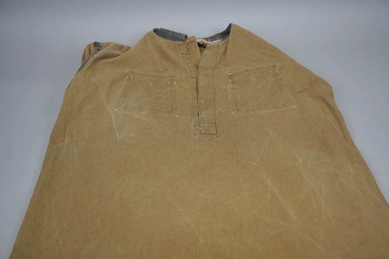 A close-up of a brown shirt

AI-generated content may be incorrect.