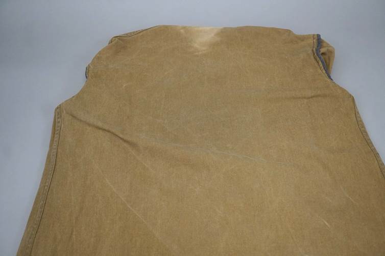 A close-up of a brown vest

AI-generated content may be incorrect.