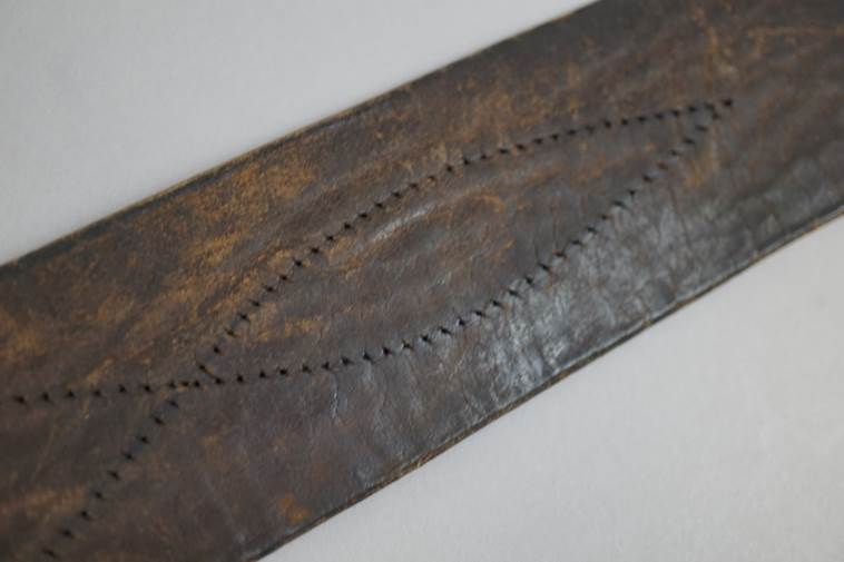 A close-up of a leather belt

AI-generated content may be incorrect.