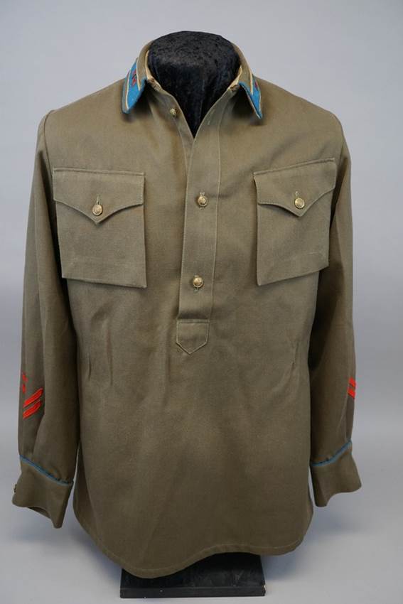 A long sleeved shirt with buttons

AI-generated content may be incorrect.