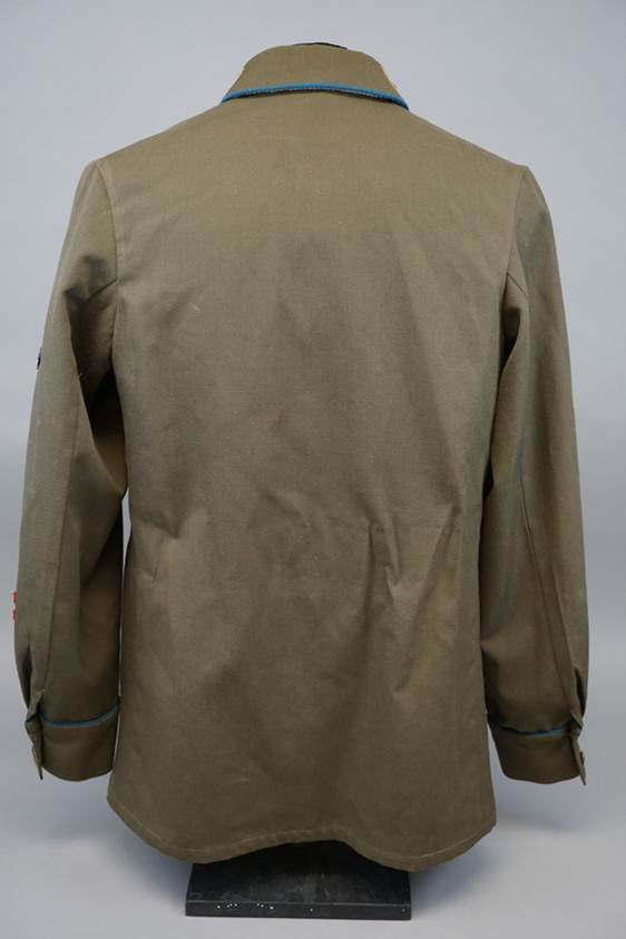 A close-up of a jacket

AI-generated content may be incorrect.