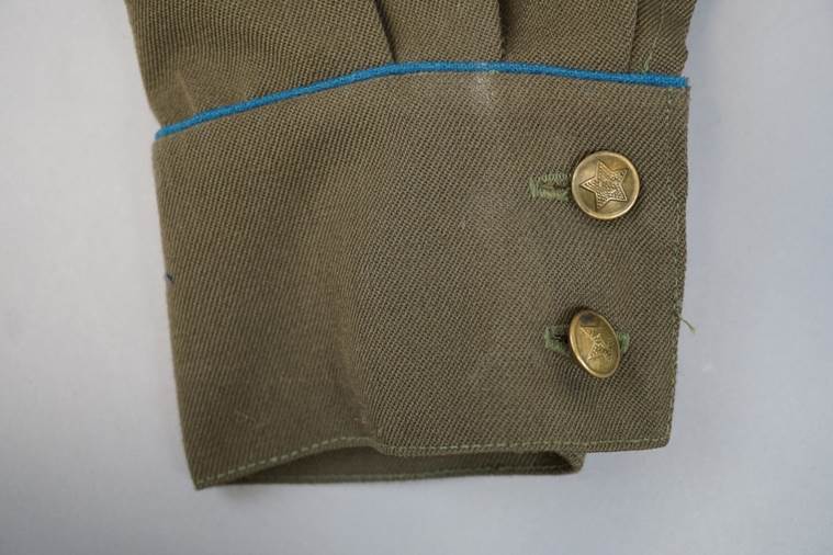 A close up of a sleeve

AI-generated content may be incorrect.