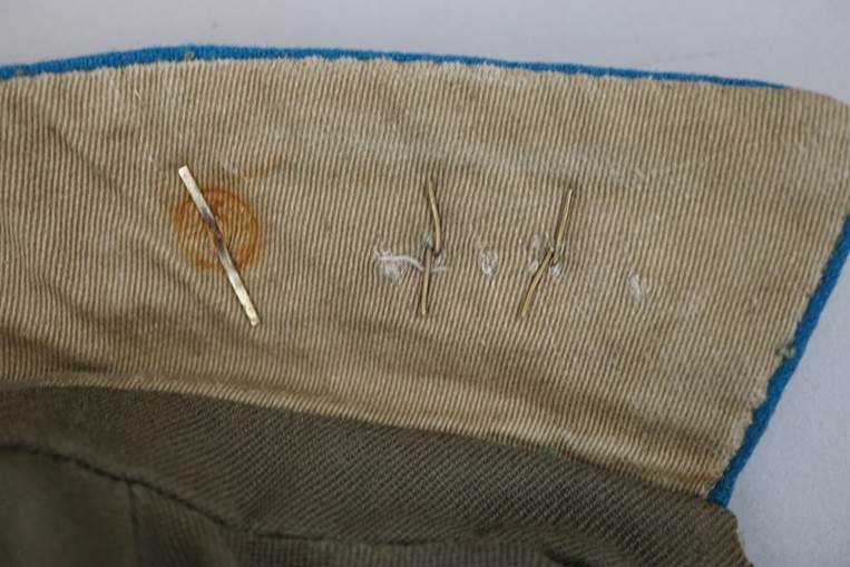 A close-up of a pair of jeans

AI-generated content may be incorrect.