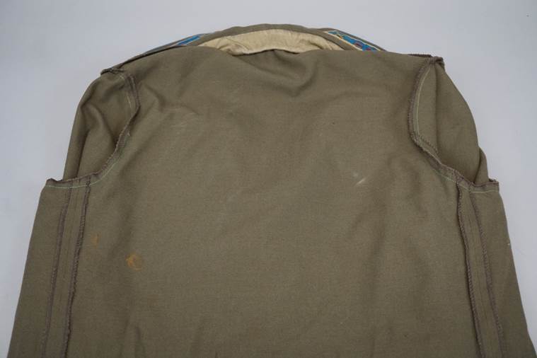 A close-up of a jacket

AI-generated content may be incorrect.