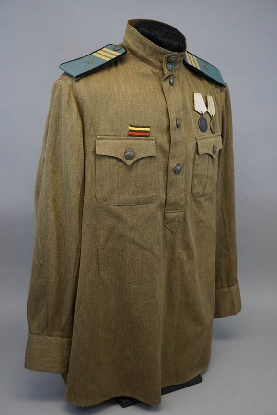 A military uniform with badges on a mannequin

AI-generated content may be incorrect.