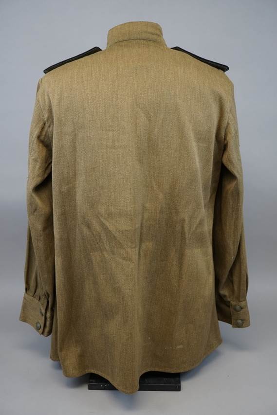 A brown jacket with black trim

AI-generated content may be incorrect.