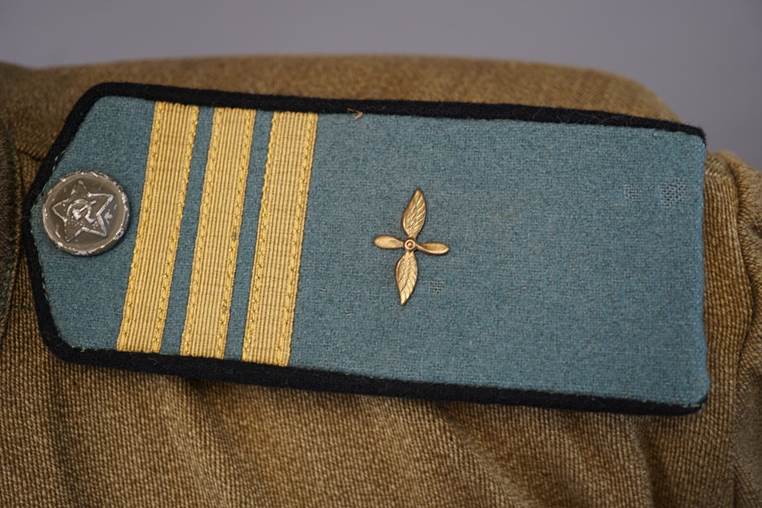 A close-up of a military uniform

AI-generated content may be incorrect.