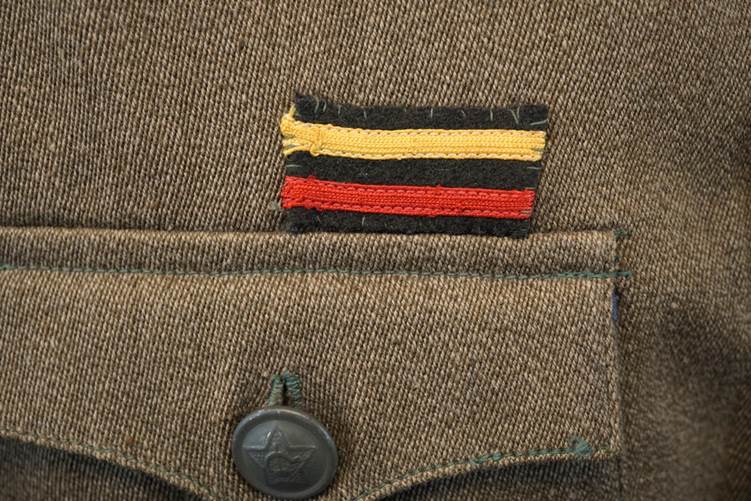 A close-up of a patch on a jacket

AI-generated content may be incorrect.