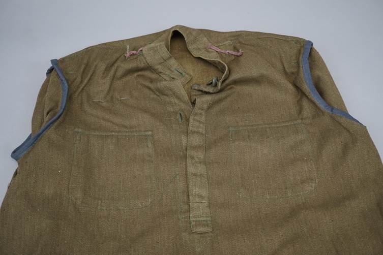 A close-up of a green shirt

AI-generated content may be incorrect.