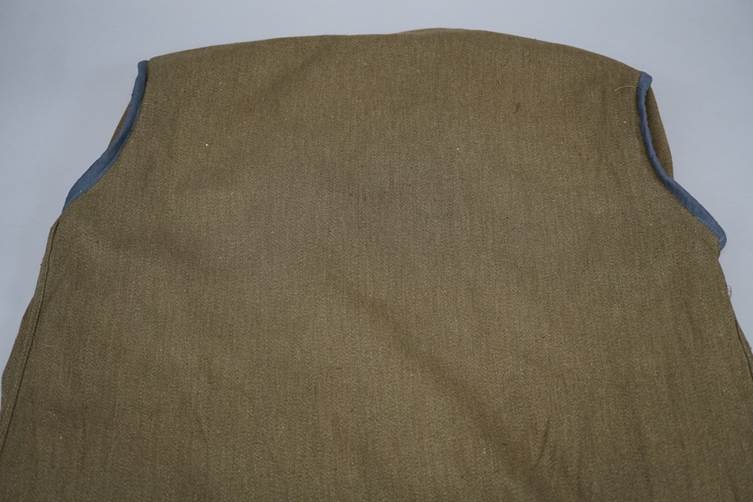 A close-up of a brown vest

AI-generated content may be incorrect.