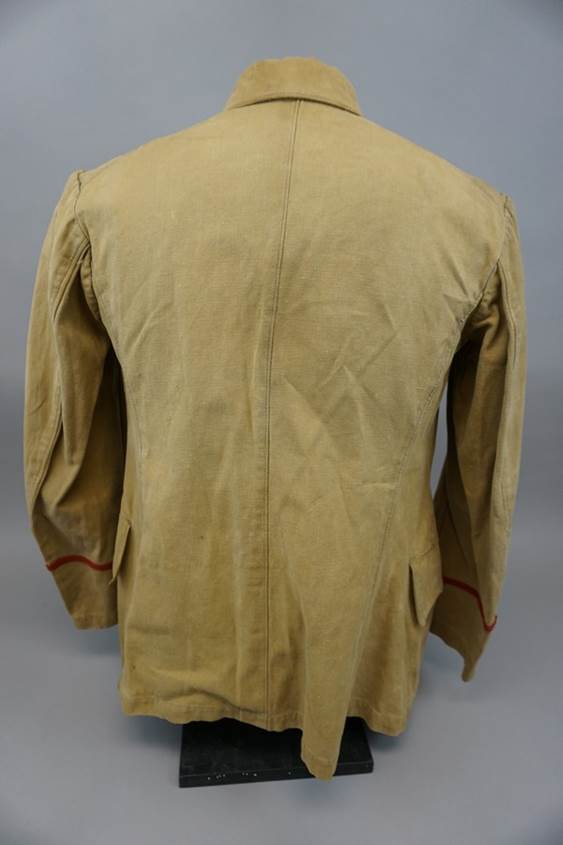 A close-up of a jacket

AI-generated content may be incorrect.