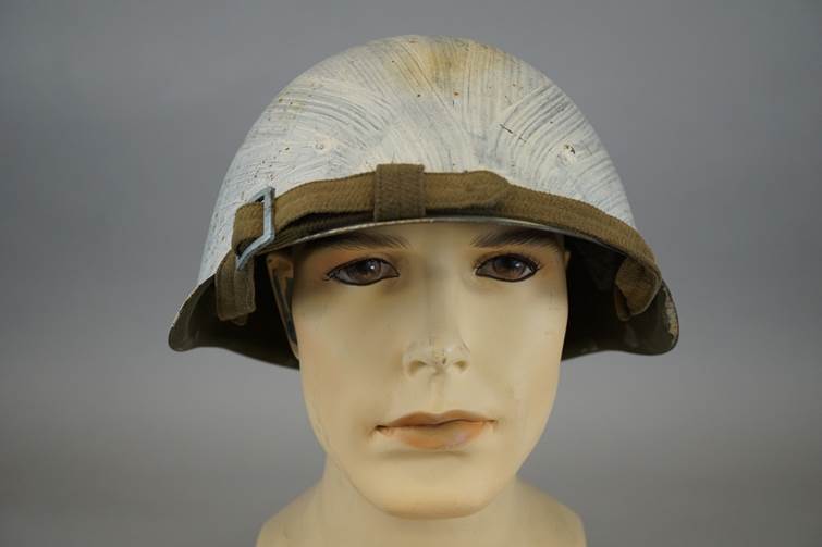 A mannequin wearing a helmet

AI-generated content may be incorrect.