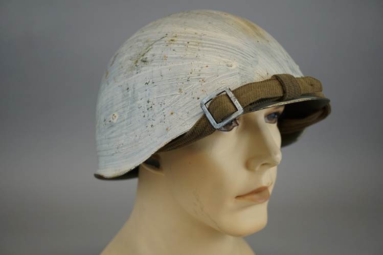 A mannequin head with a helmet

AI-generated content may be incorrect.