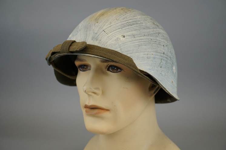 A mannequin wearing a helmet

AI-generated content may be incorrect.
