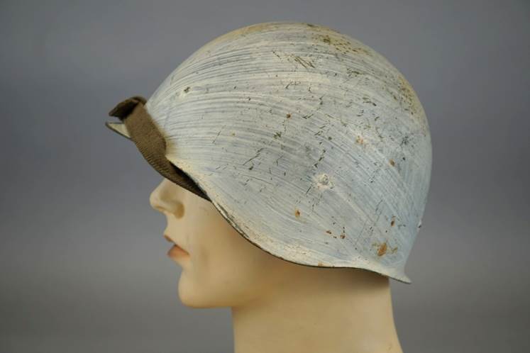 A close-up of a helmet

AI-generated content may be incorrect.