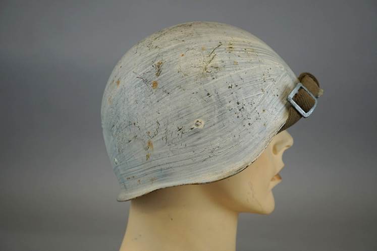 A helmet on a mannequin

AI-generated content may be incorrect.