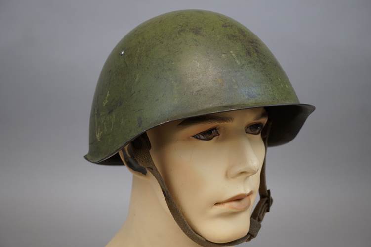 A mannequin head with a helmet

AI-generated content may be incorrect.