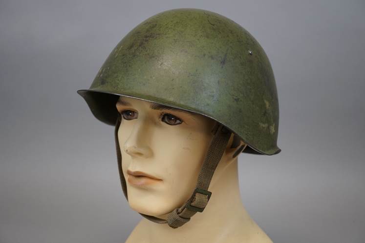 A mannequin head with a helmet

AI-generated content may be incorrect.
