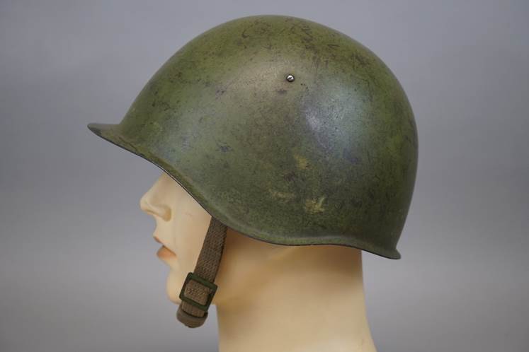 A green helmet on a mannequin head

AI-generated content may be incorrect.