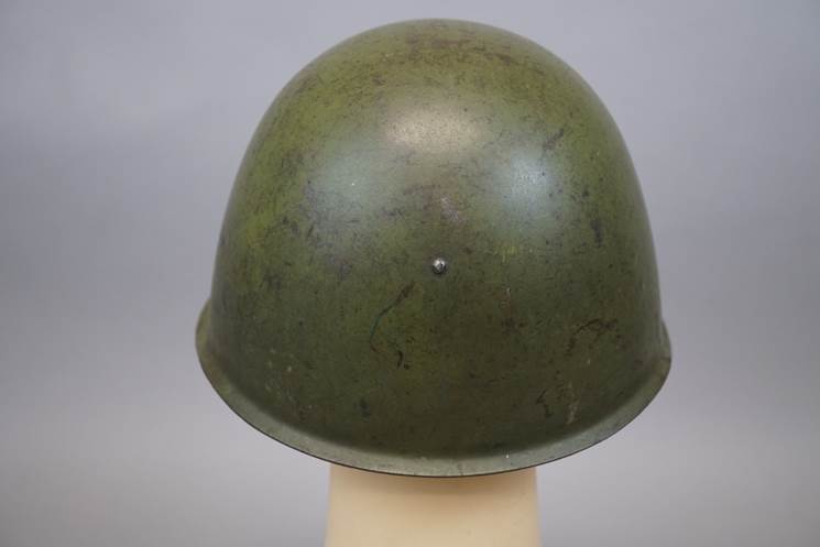 A green helmet on a white base

AI-generated content may be incorrect.