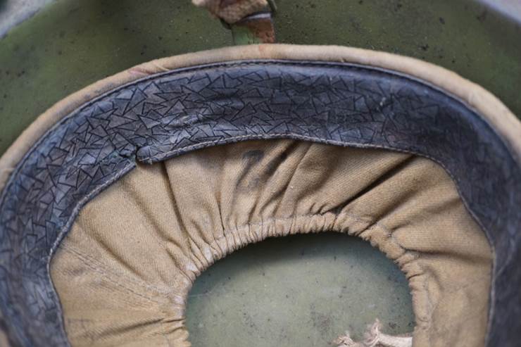 A close-up of a leather rim

AI-generated content may be incorrect.