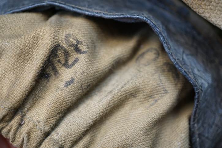 A close-up of a cloth

AI-generated content may be incorrect.