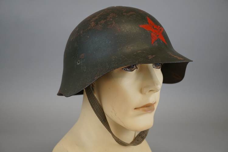 A mannequin wearing a helmet

AI-generated content may be incorrect.