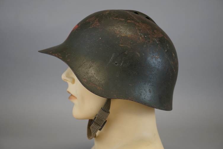 A mannequin head with a helmet

AI-generated content may be incorrect.