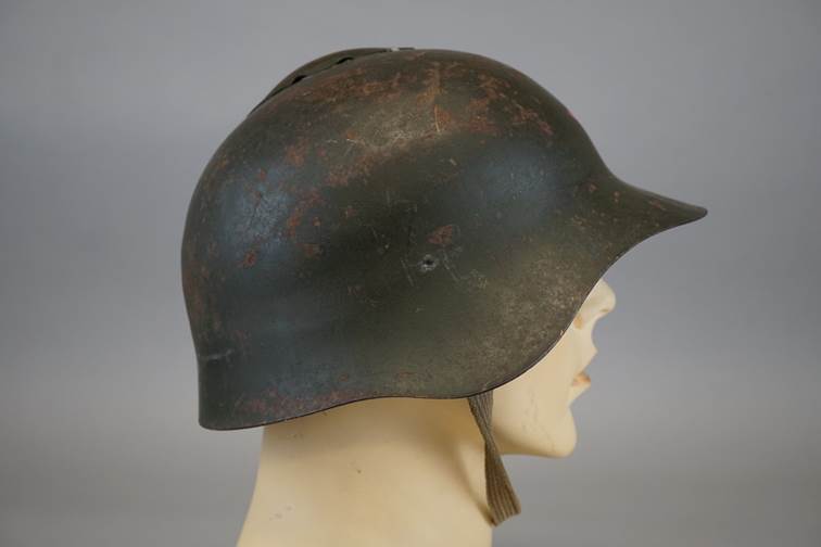A helmet on a mannequin

AI-generated content may be incorrect.