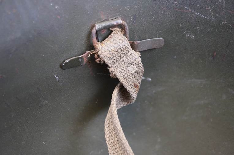 A close-up of a strap

AI-generated content may be incorrect.