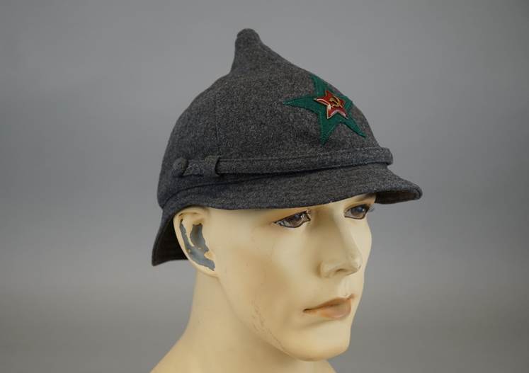 A mannequin wearing a hat

AI-generated content may be incorrect.