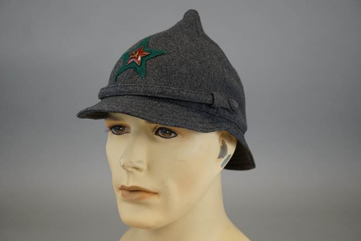 A mannequin wearing a hat

AI-generated content may be incorrect.