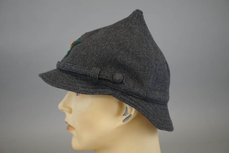 A mannequin head with a hat

AI-generated content may be incorrect.